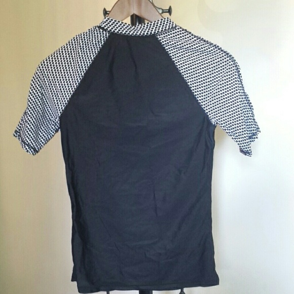 🎁 gifted Old Navy swim shirt - Picture 3 of 5